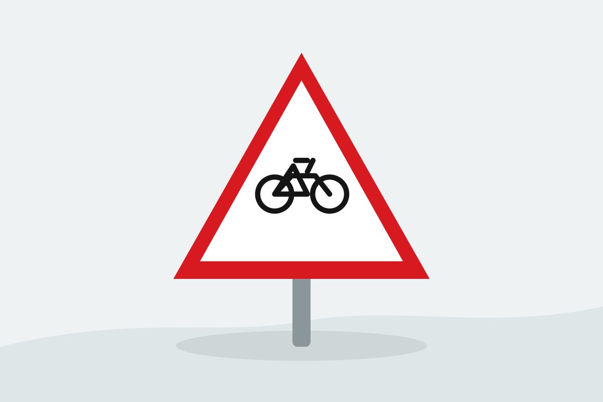 Eigenständig gezeichnetes Verkehrszeichen mit einem roten Dreieck und einem schwarzen Fahrrad.