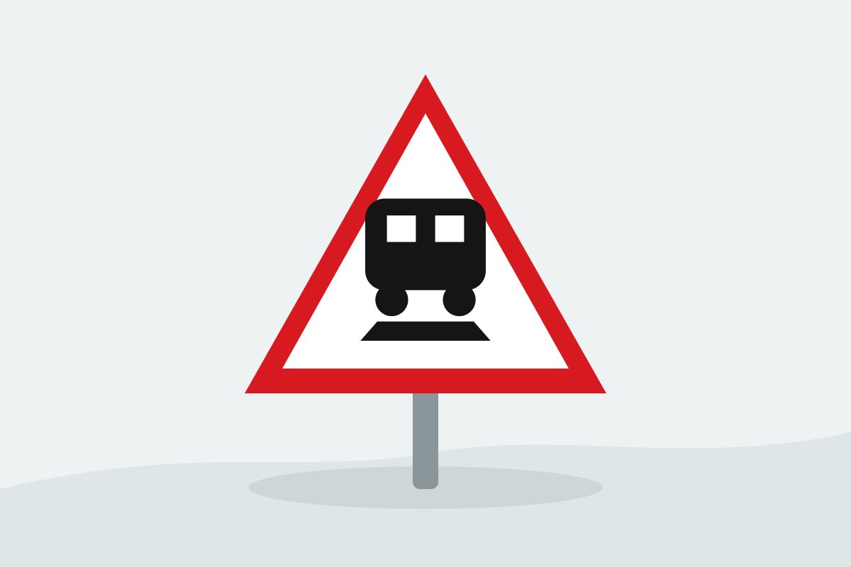Eigenständig gezeichnetes Verkehrszeichen mit einem roten Dreieck und einer schwarzen Lokomotive.