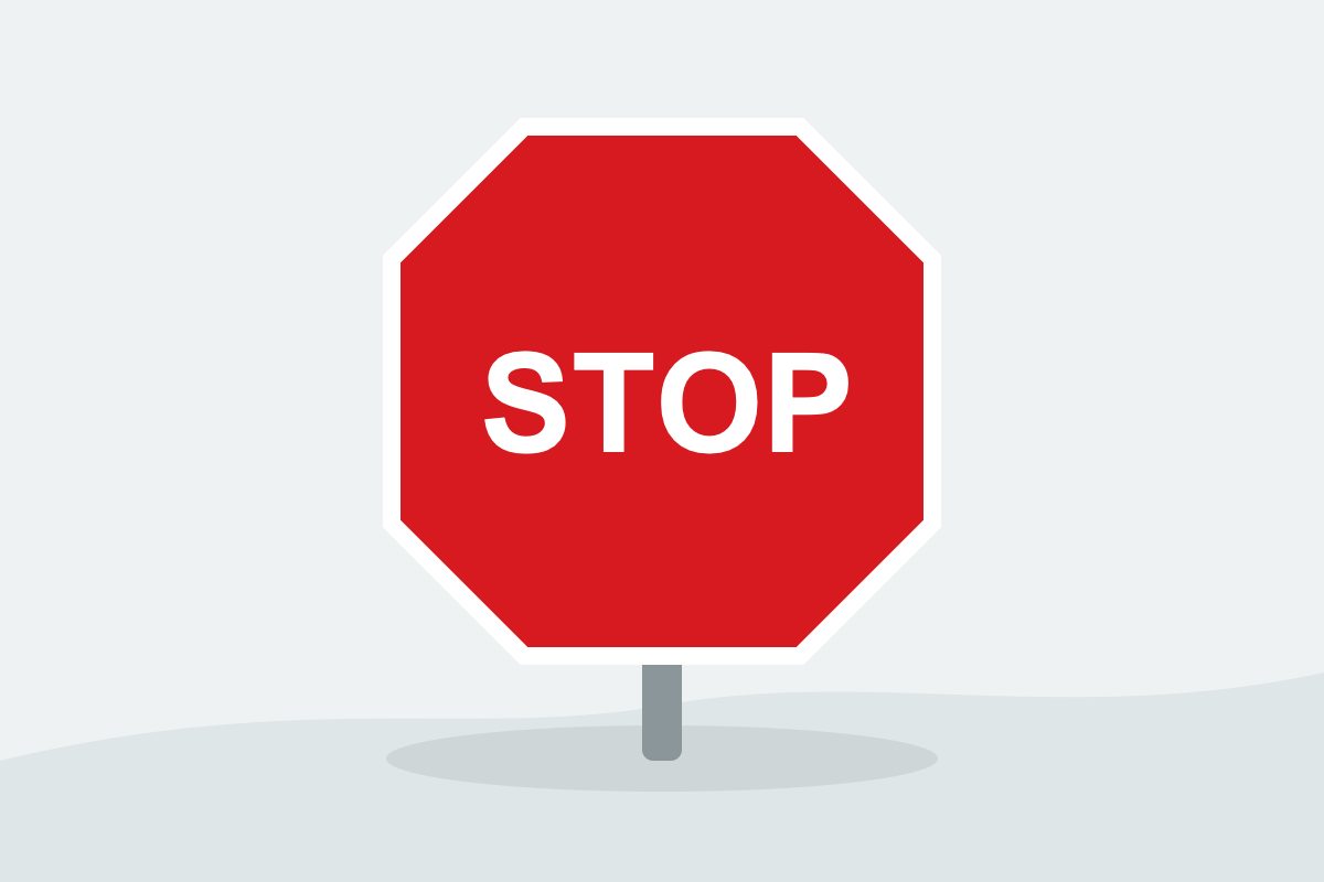 Eigenständig gezeichnetes Verkehrszeichen mit einem roten Achteck mit weißem STOP-Schriftzug.