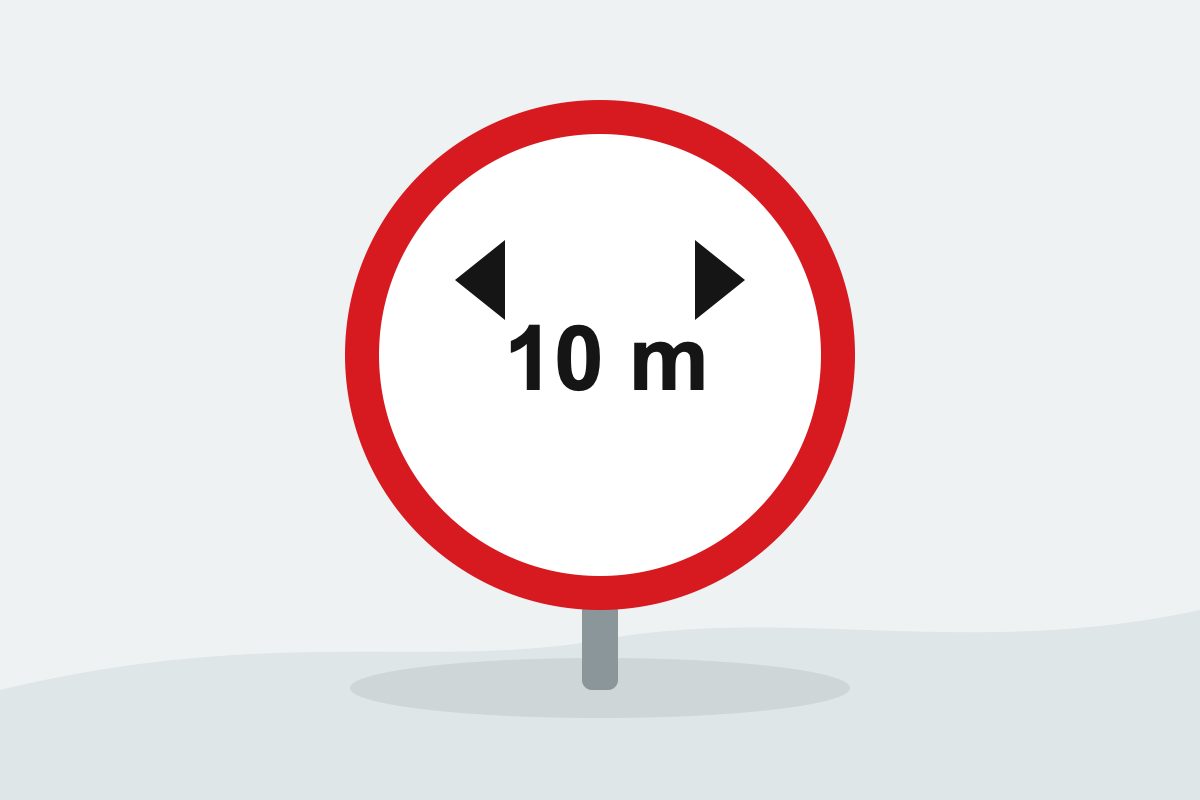 Eigenständig gezeichnetes Verkehrszeichen mit einem rot umrandeten weißen Kreis mit waagerechten Maßpfeilen und 10 m.
