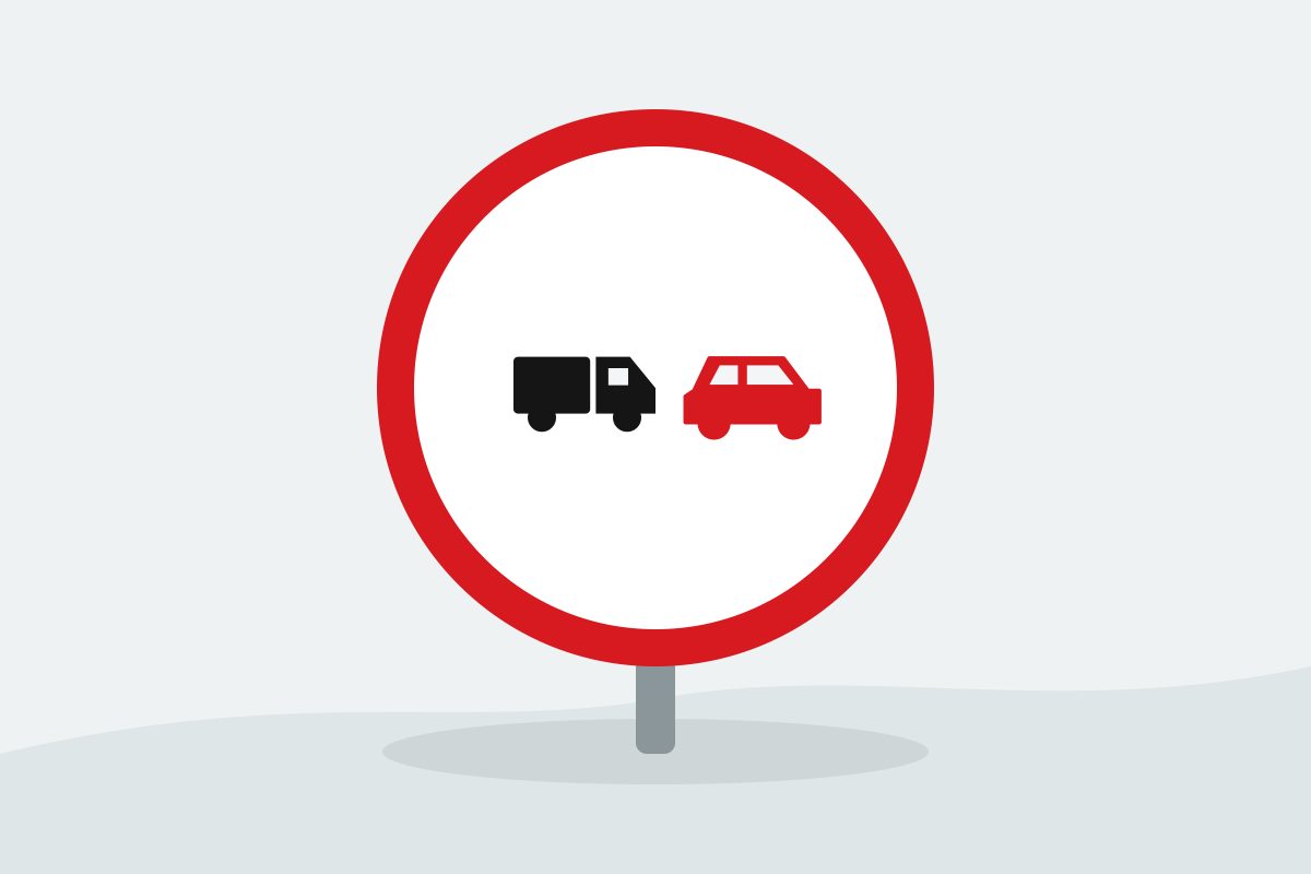 Eigenständig gezeichnetes Verkehrszeichen mit einem rot umrandeten weißen Kreis mit schwarzem Lastwagen und rotem Auto.