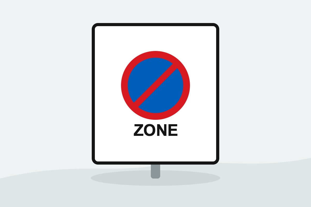 Eigenständig gezeichnetes Verkehrszeichen mit einer weißen Rechtecktafel mit blau-rotem Kreissymbol und dem Wort ZONE.