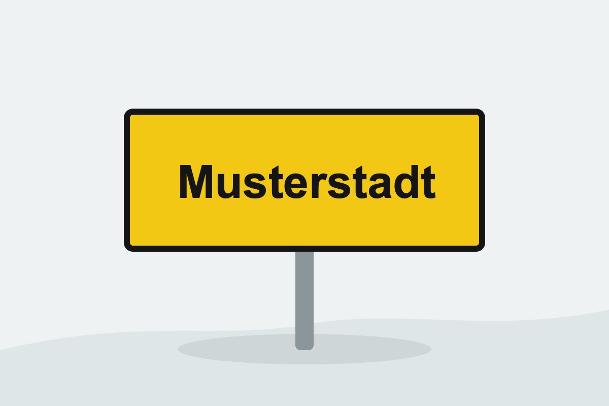 Eigenständig gezeichnetes Verkehrszeichen mit einer gelben Rechtecktafel mit schwarzem Ortsnamen.